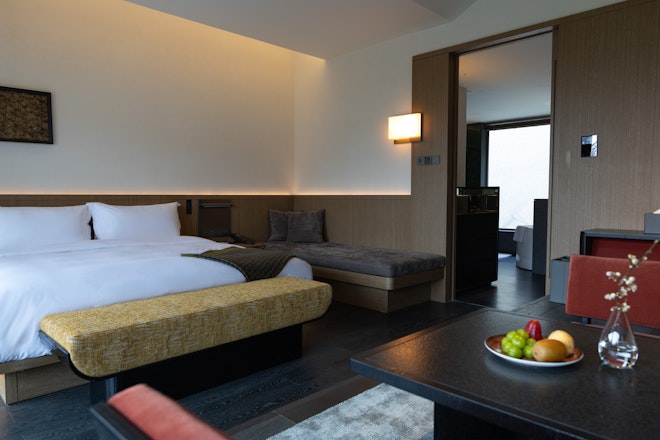 Courtyard King - Bedroom