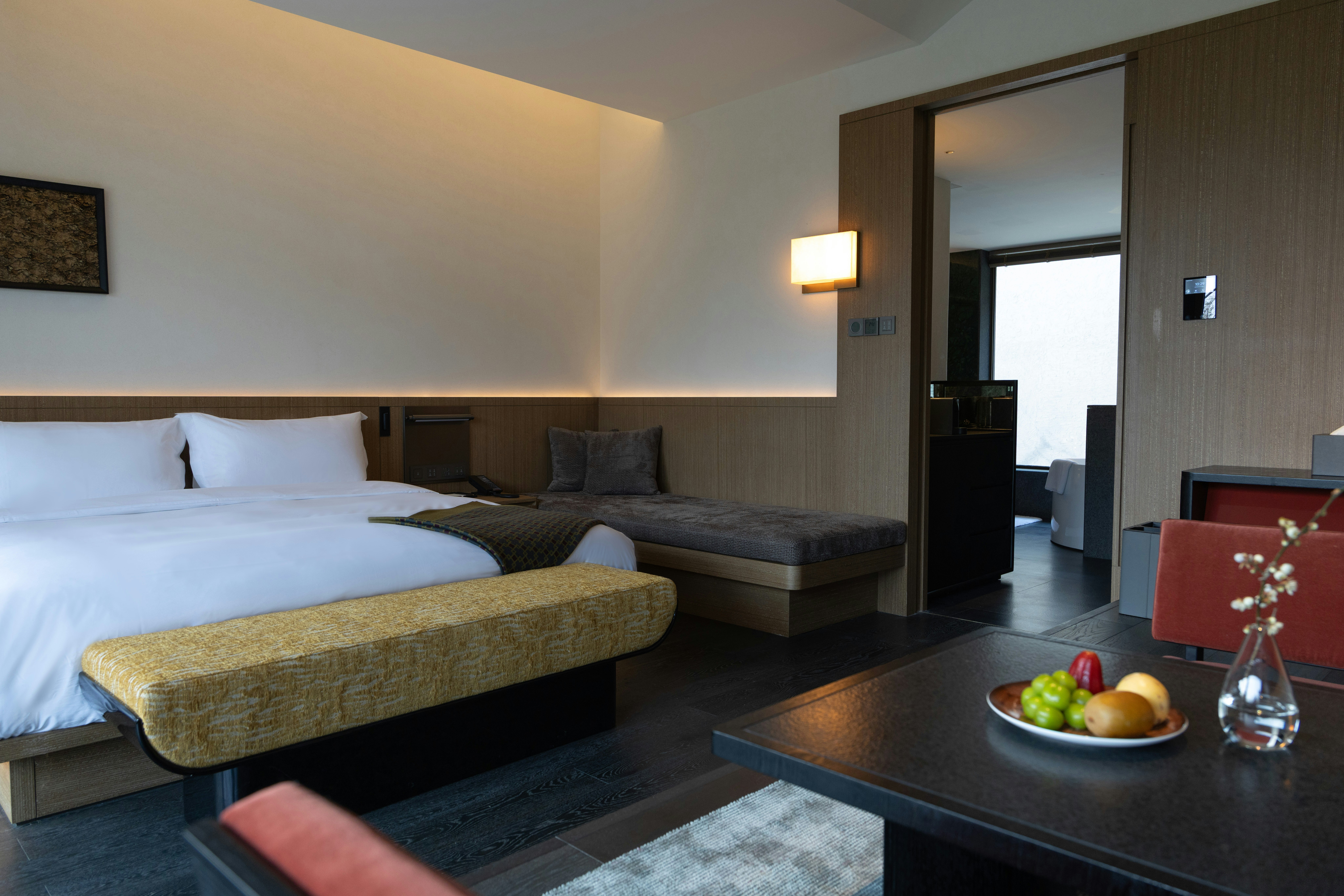 Courtyard King - Bedroom