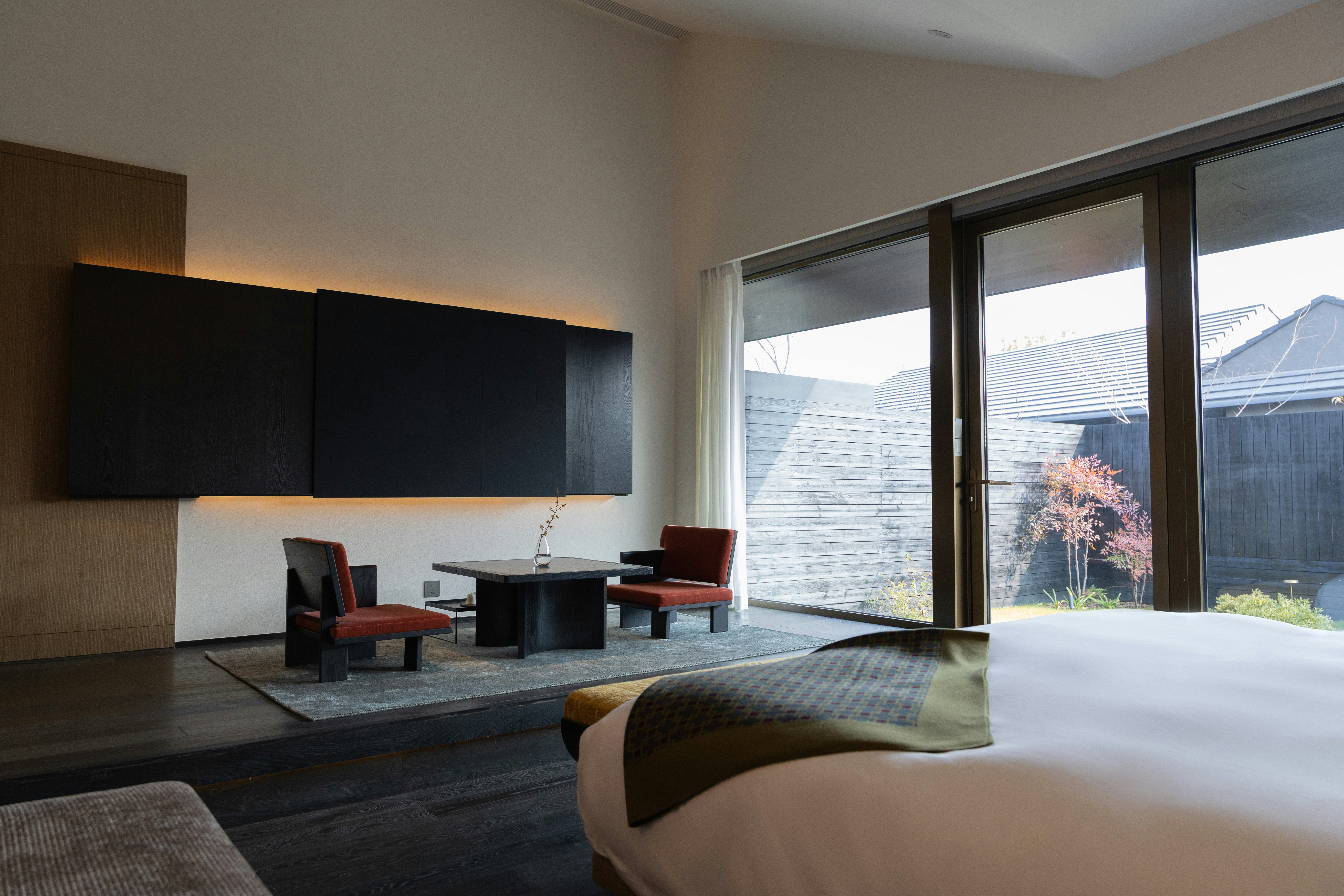 Courtyard King - Bedroom