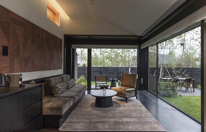Deluxe Courtyard Camping Suite - Living Area