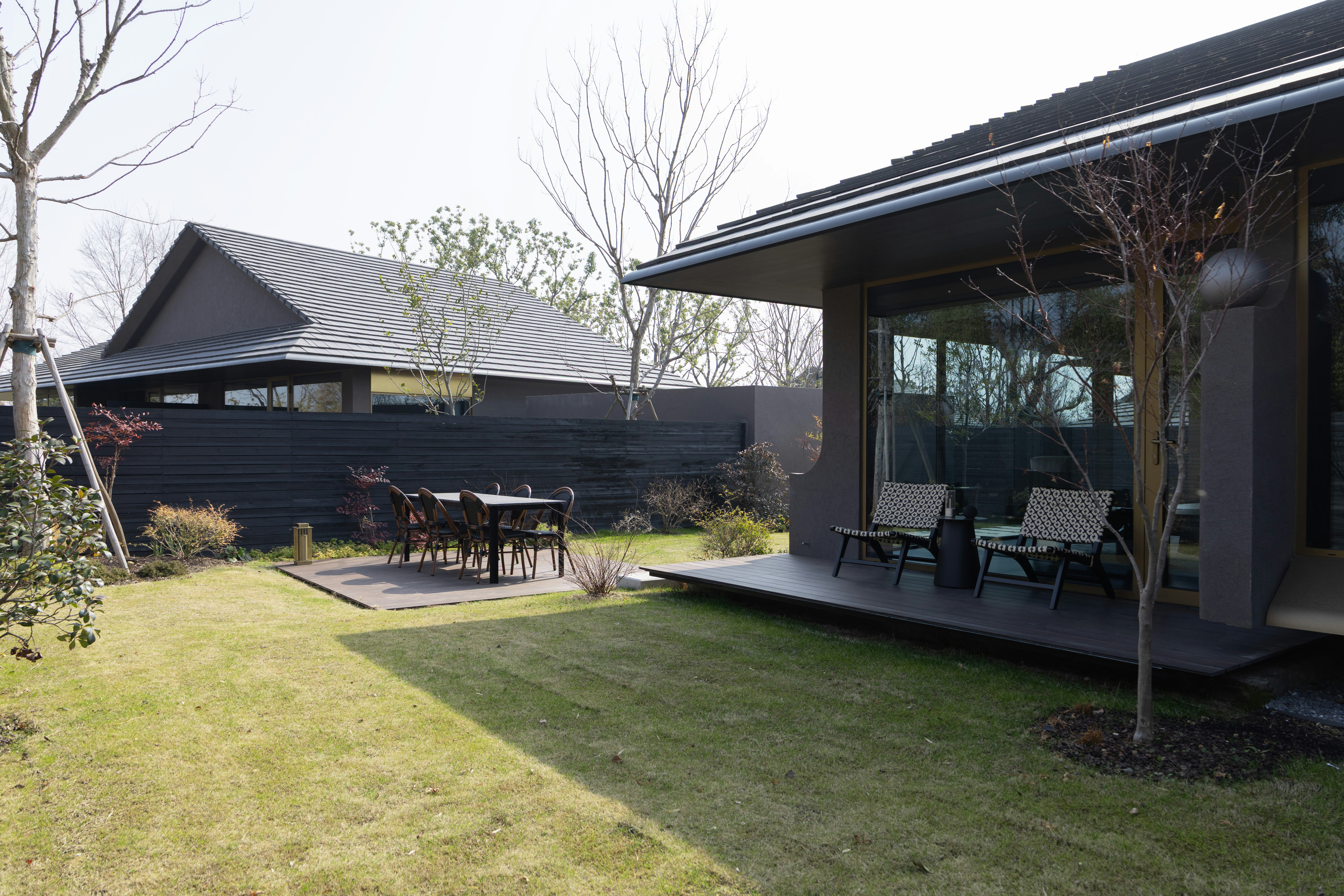 Deluxe Courtyard Suite - Patio