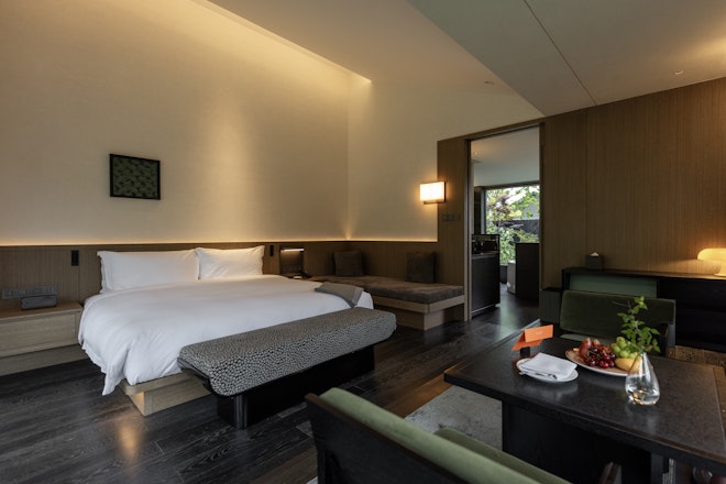 Courtyard King Room