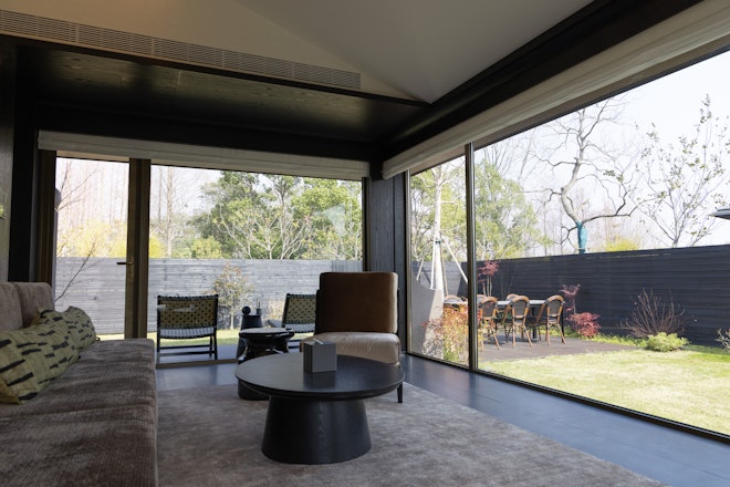 Deluxe Courtyard Suite - Living Area