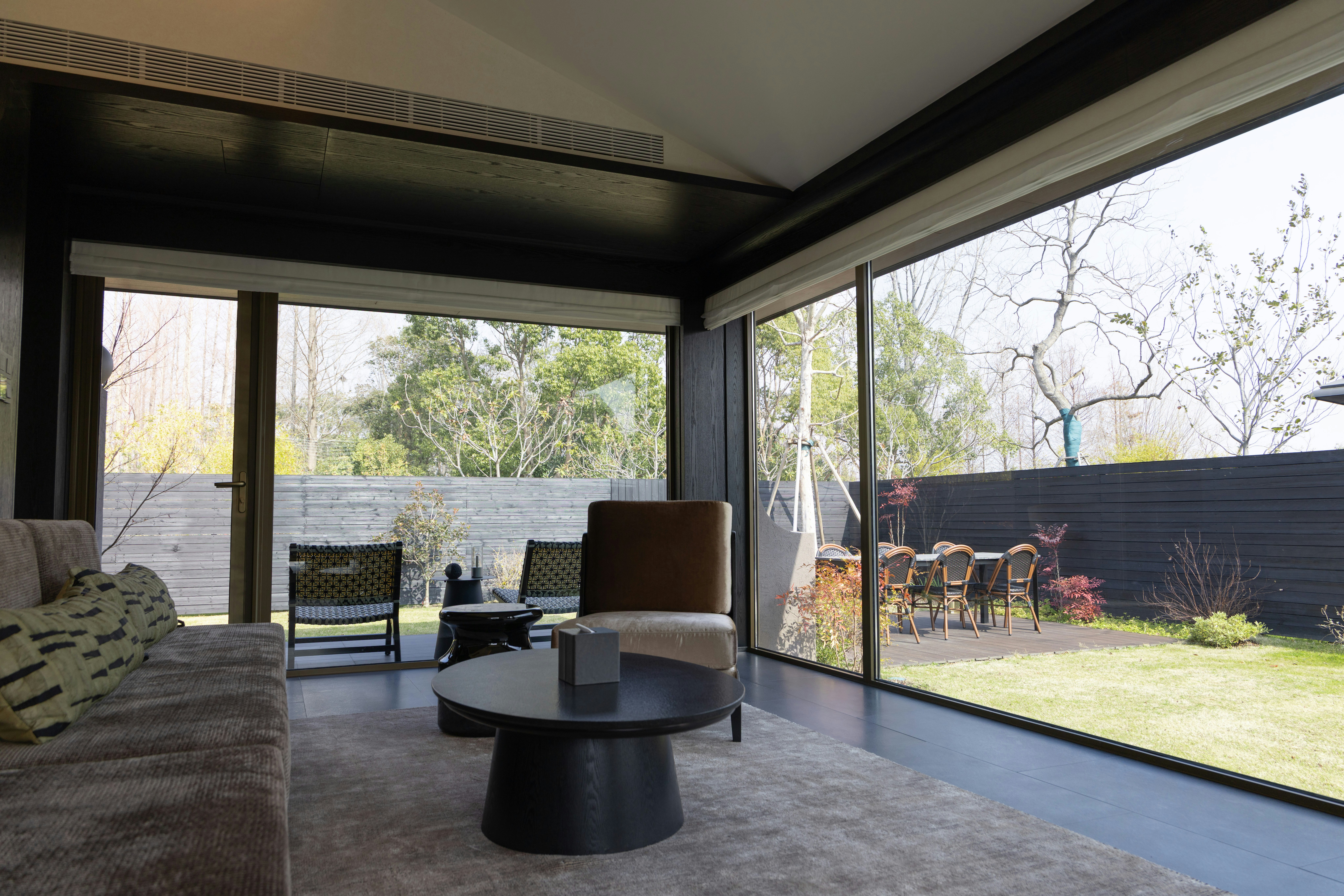 Deluxe Courtyard Suite - Living Area