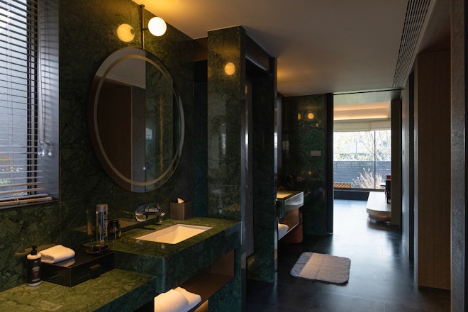 Courtyard Camping Pavilion B - Bathroom