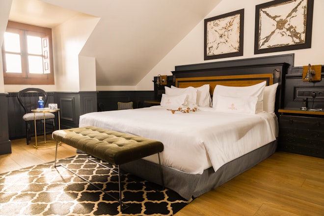 Deluxe Room - Bedroom