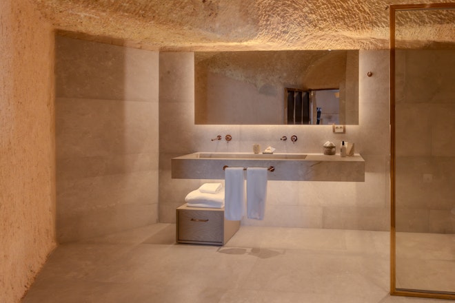 Golden Hour Suite - Bathroom