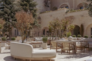 Courtyard Bar & Lounge