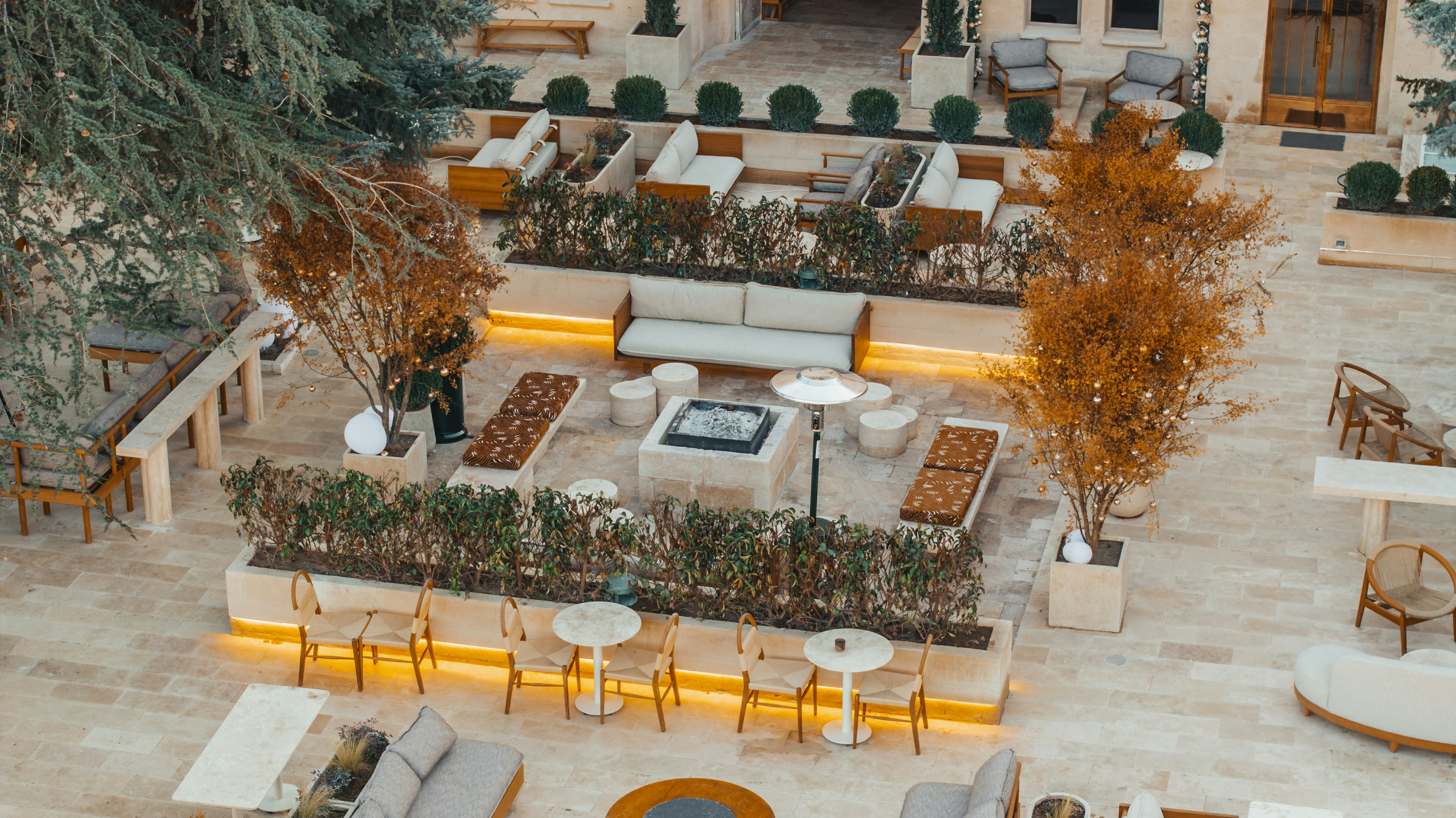 Courtyard Bar & Lounge