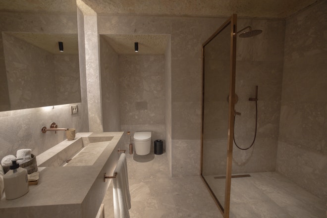 Hideaway Duplex Suite - Bathroom