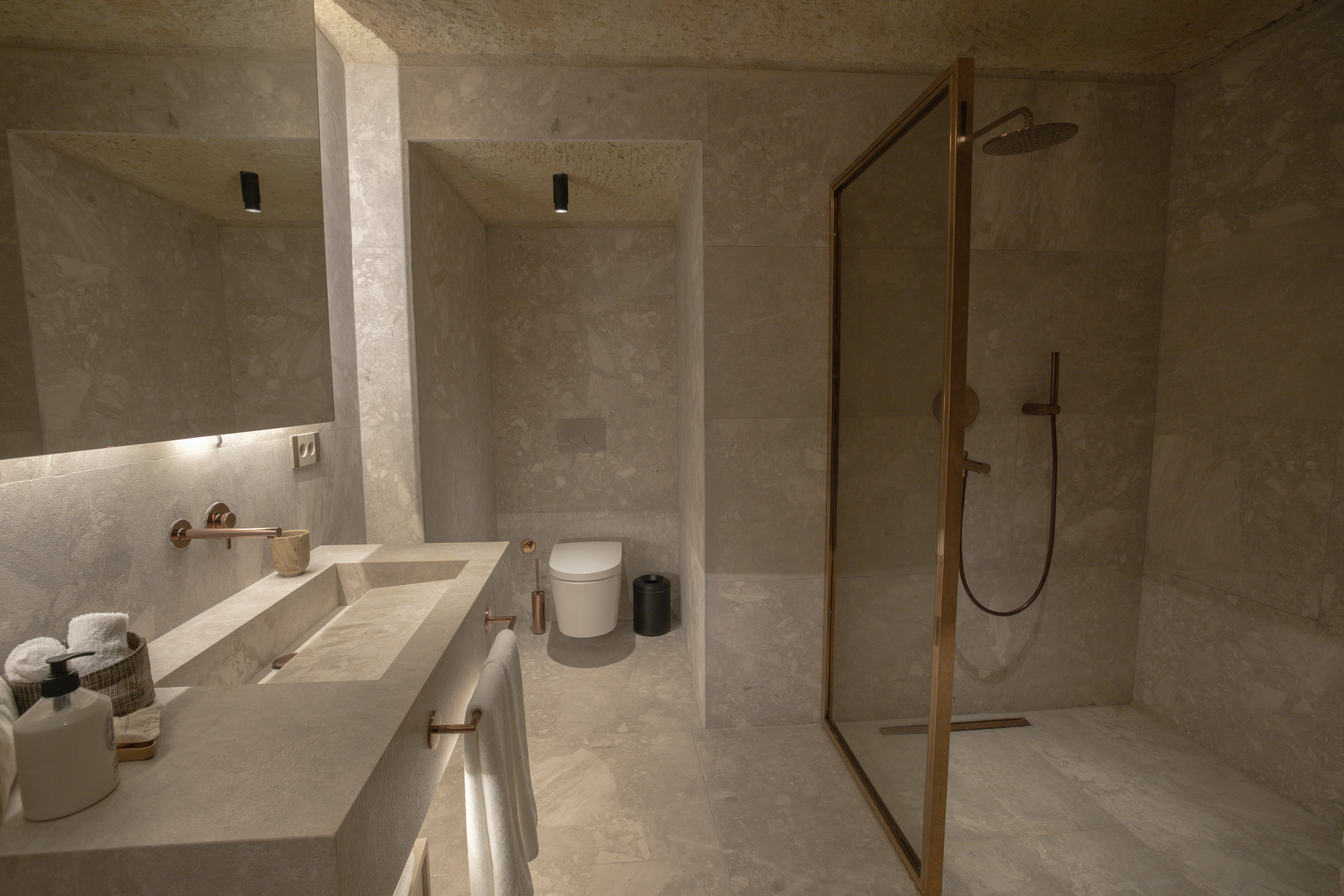 Hideaway Duplex Suite - Bathroom