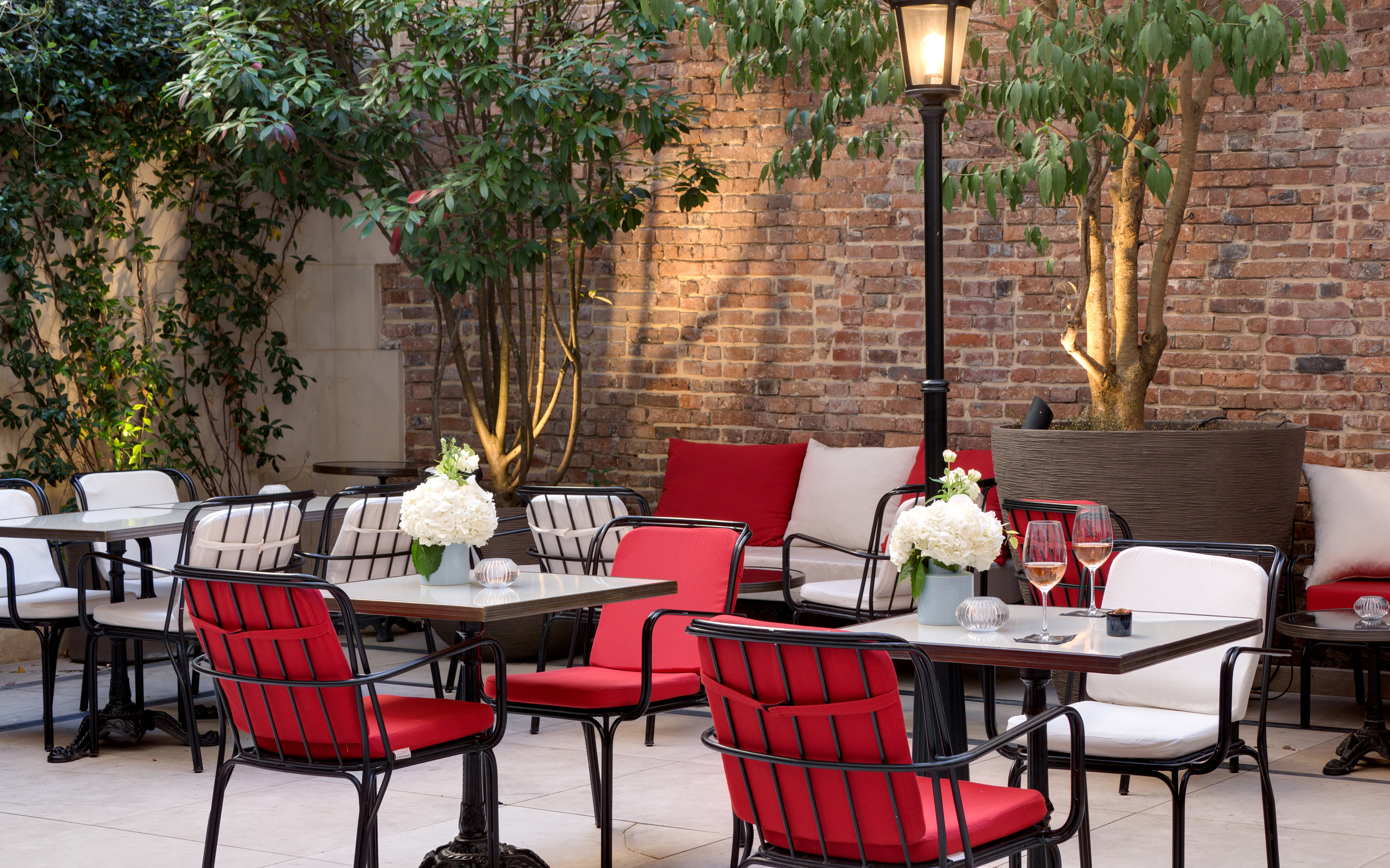 99 Haussmann Bar & Restaurant - Patio