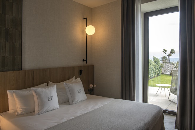 Deluxe Sea View with Garden - Bedroom