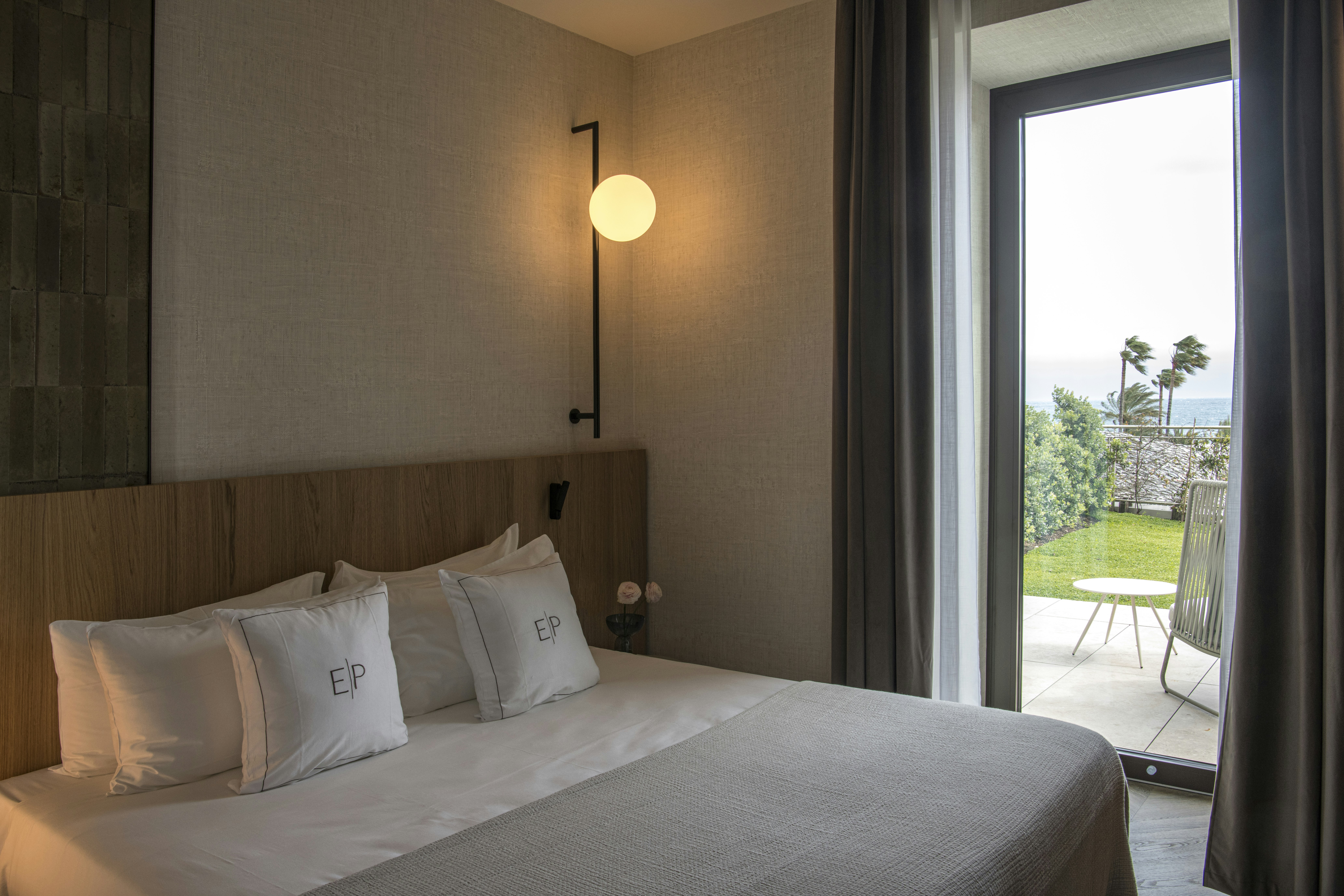 Deluxe Sea View with Garden - Bedroom