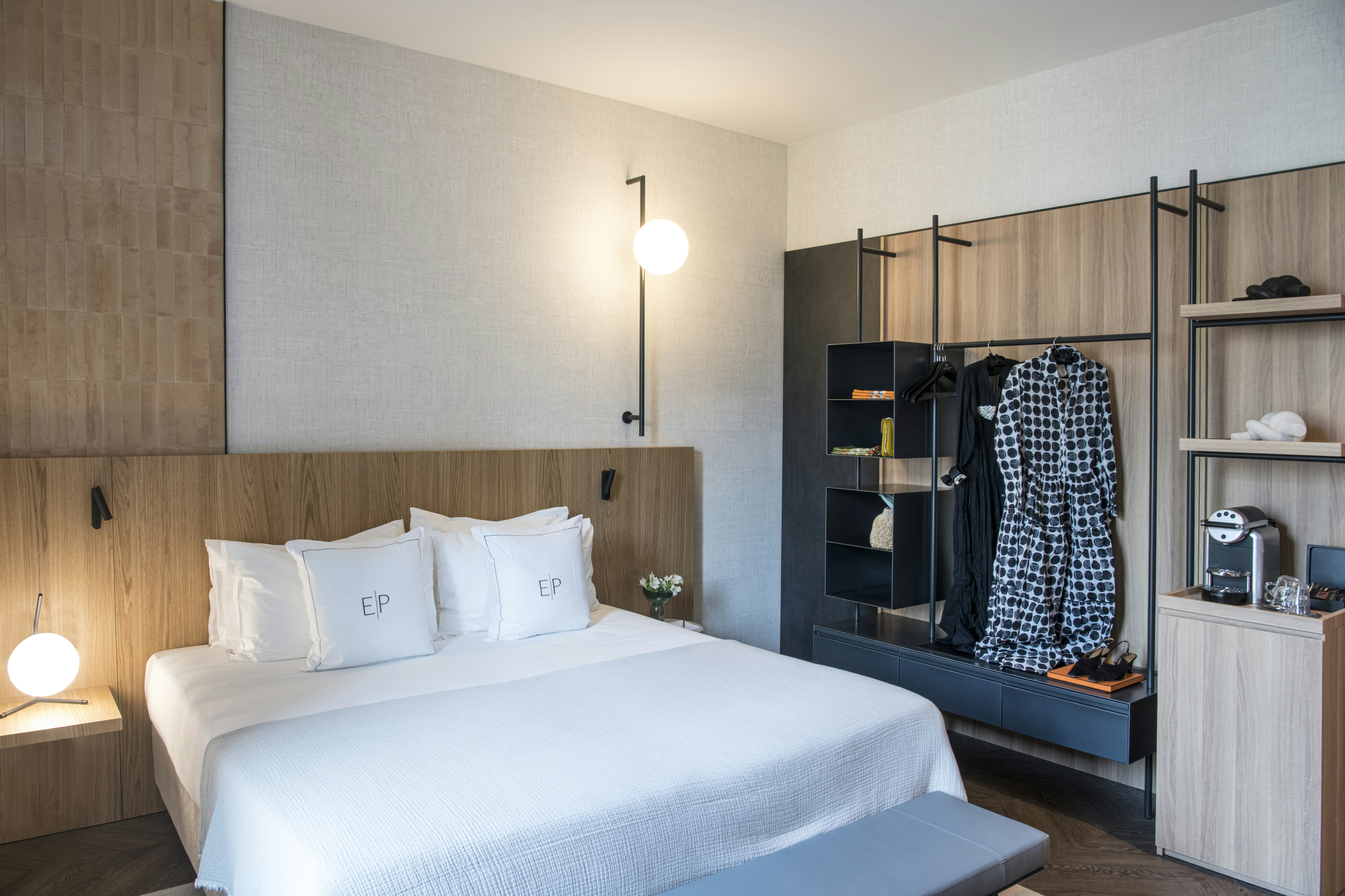 Deluxe Room - Bedroom