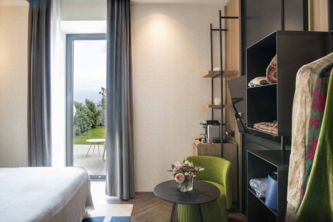 Deluxe Sea View with Garden - Room Details