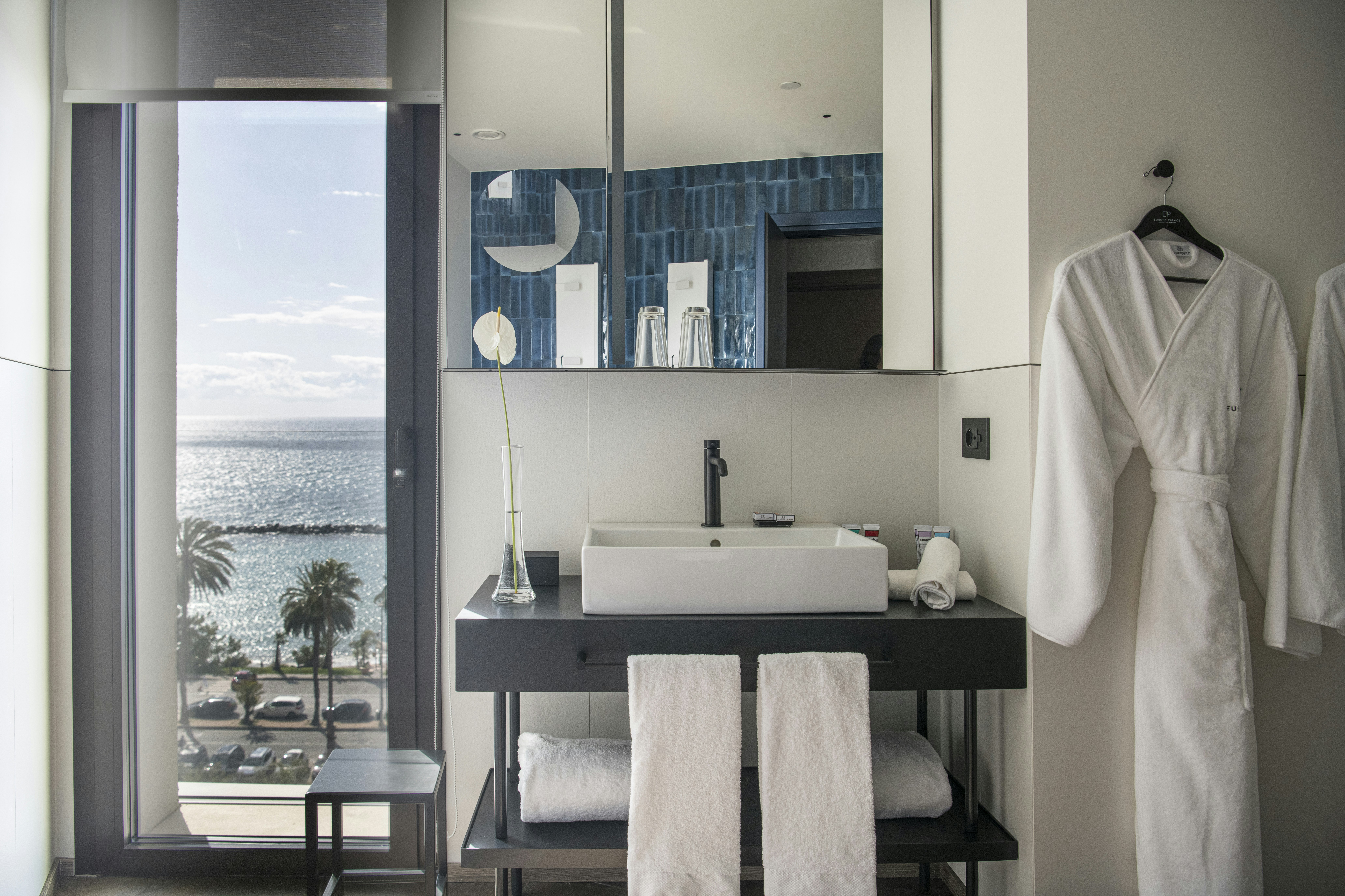 Deluxe Sea View - Bathroom