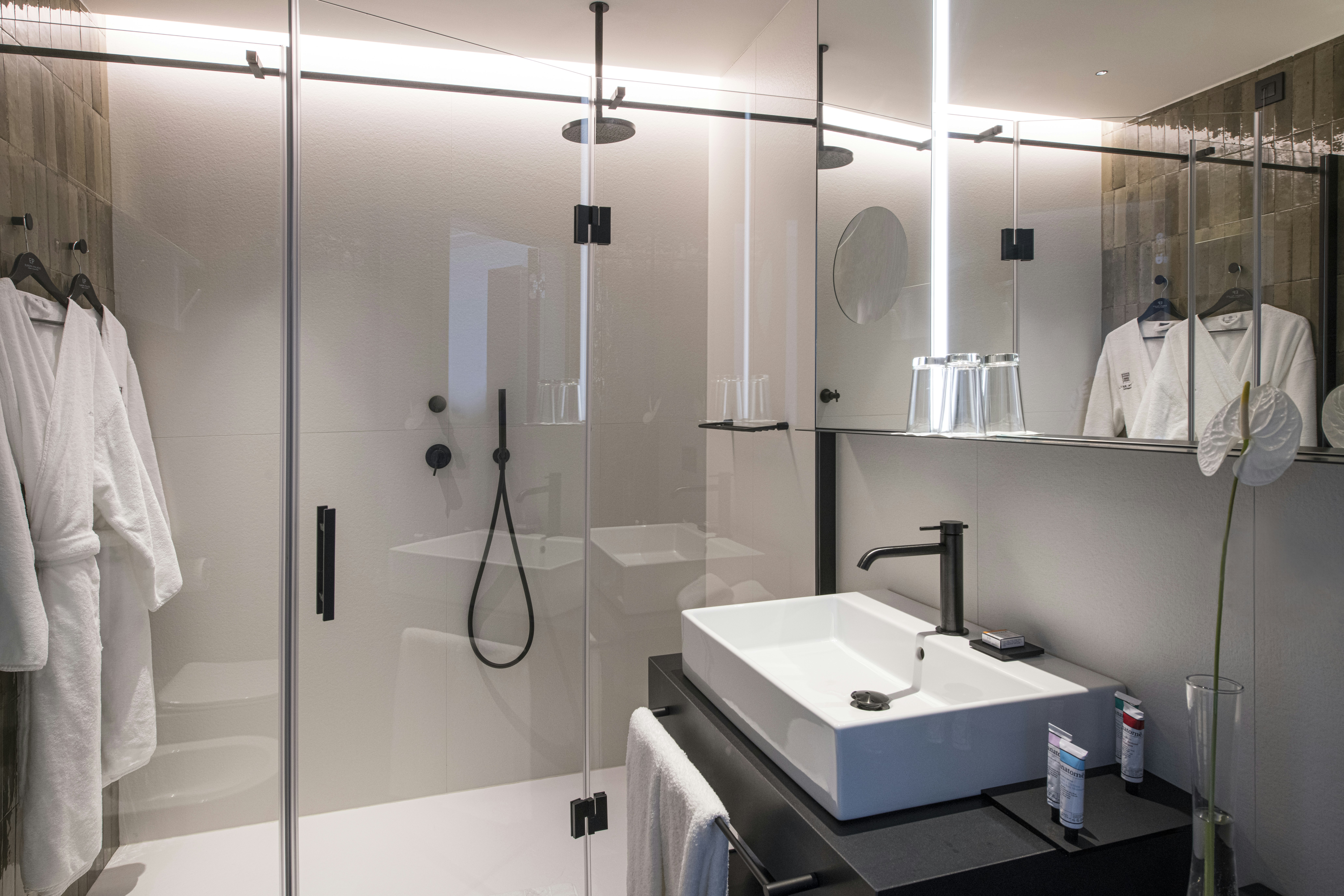 Deluxe Room - Bathroom