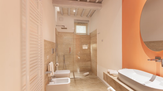 Deluxe - Bathroom