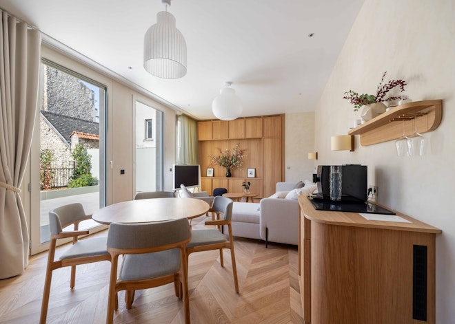 Suite 85 - Living Area