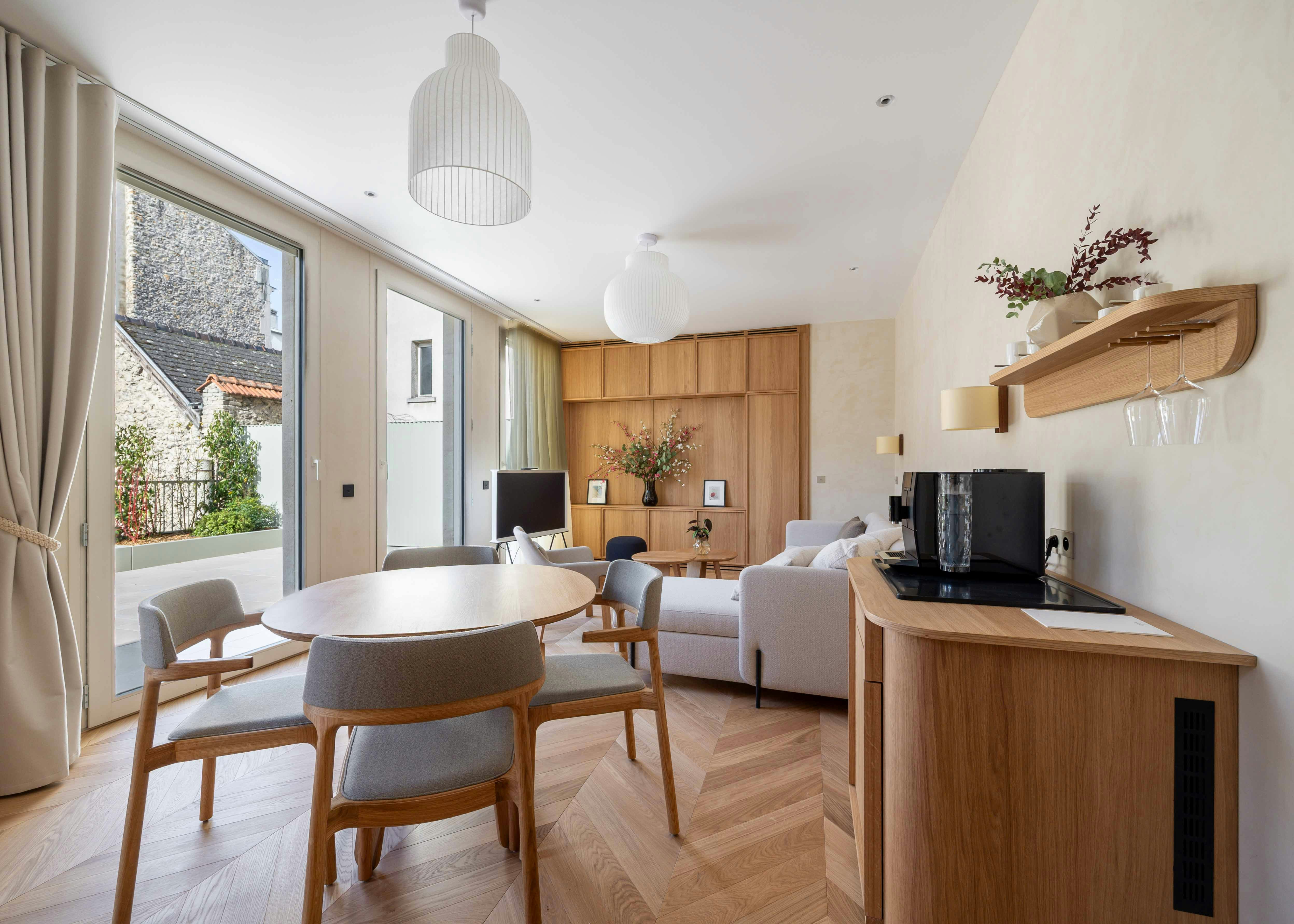 Suite 85 - Living Area