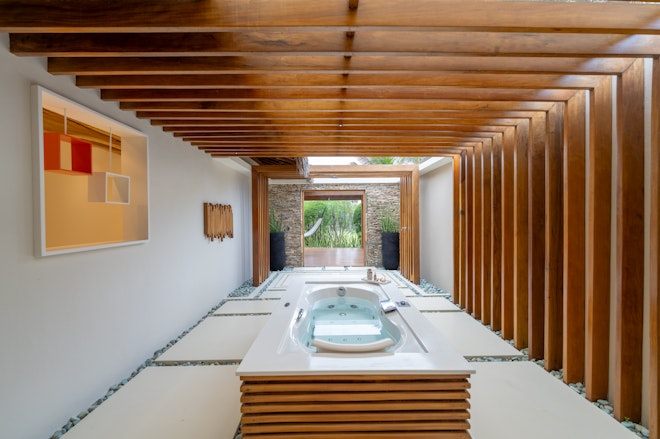 Pool Master Suite - Bathroom