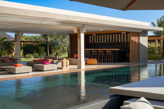 Pool & Lounge Bar