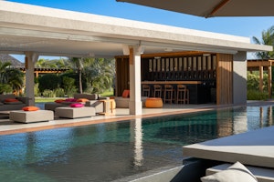 Pool & Lounge Bar