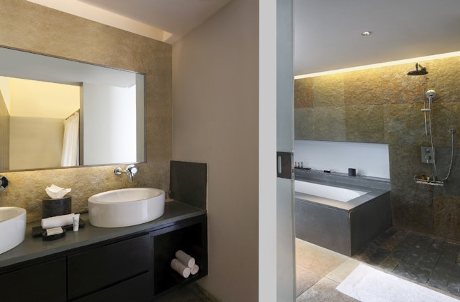 Hillside Villa - Bathroom