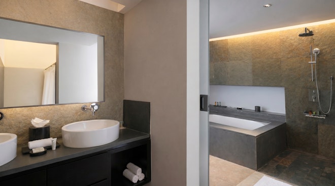 Hillside Villa - Bathroom