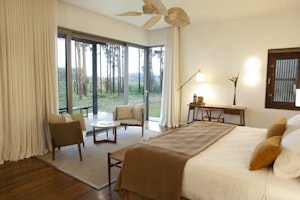 Deluxe - Bedroom