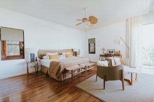 Deluxe - Bedroom