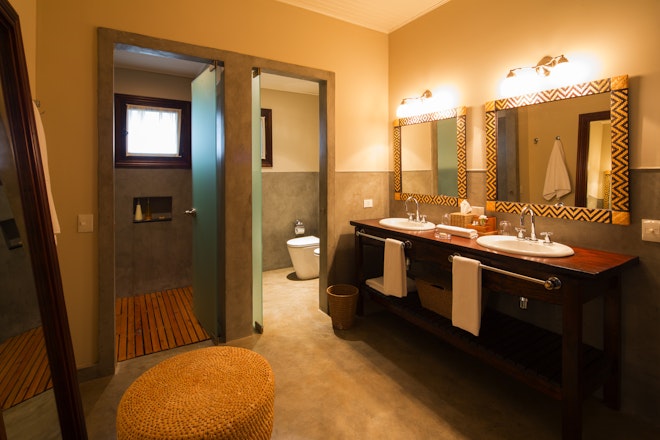 Casco Family Room - Bathroom