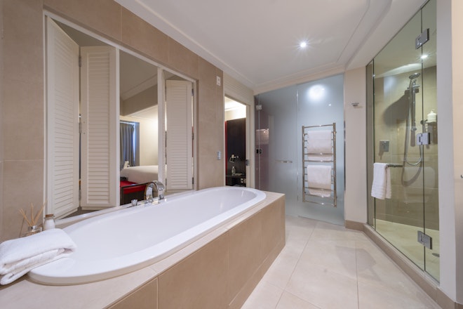 Spire Suite - Bathroom