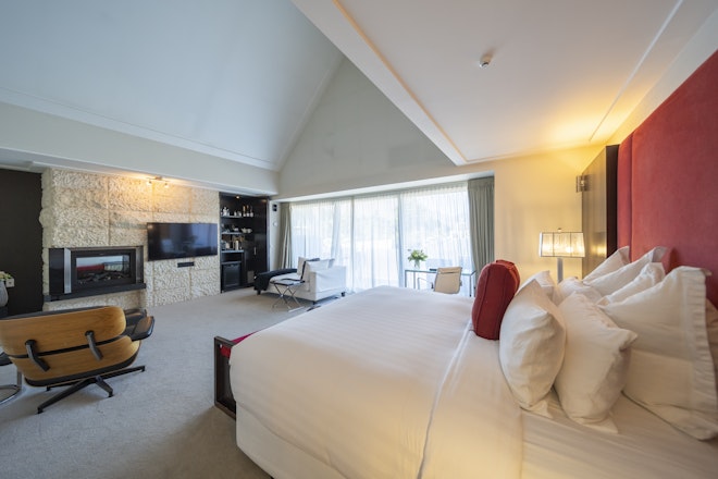 Deluxe Suite - Bedroom