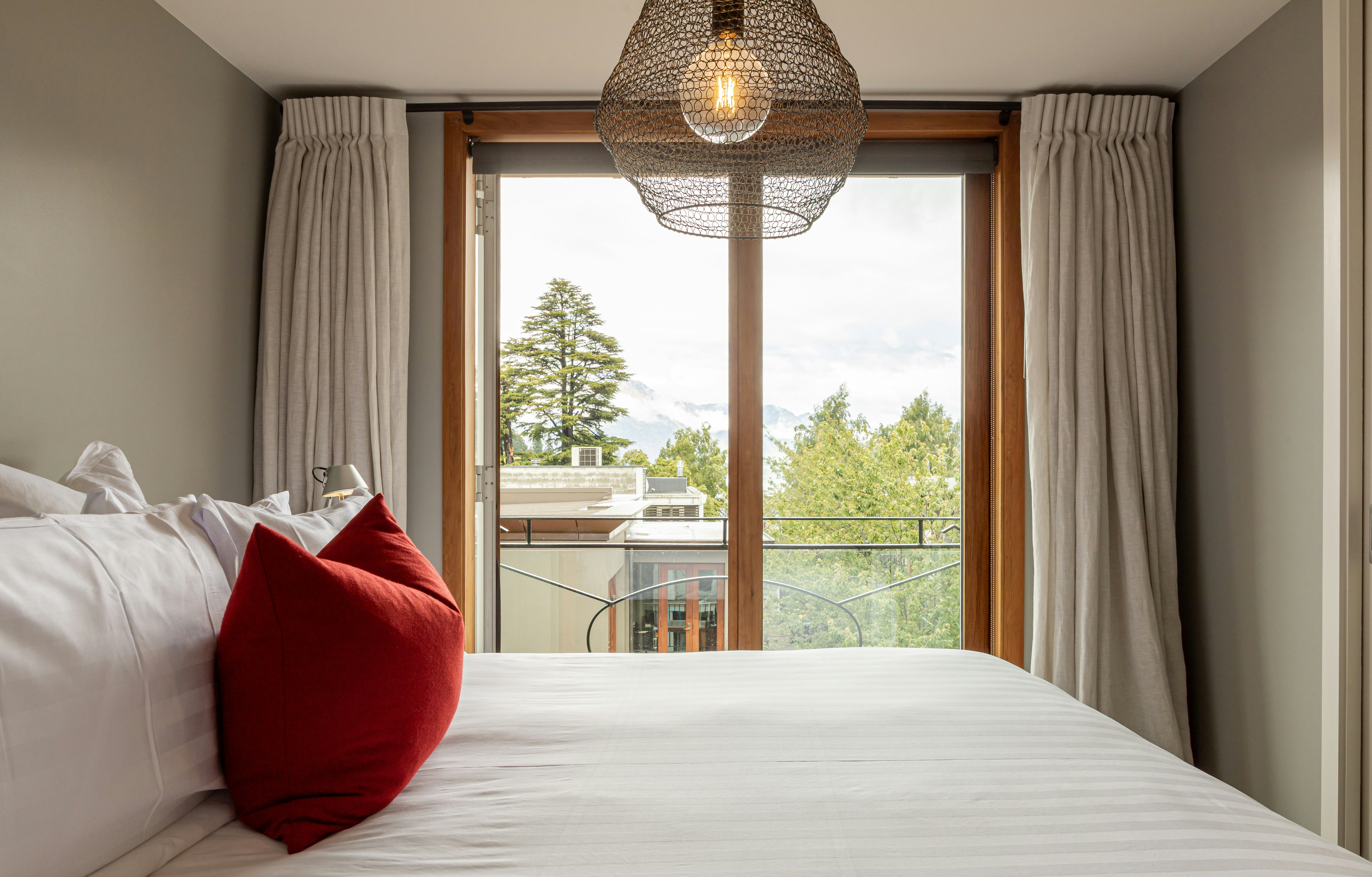 Spire Deluxe Apartment - Bedroom