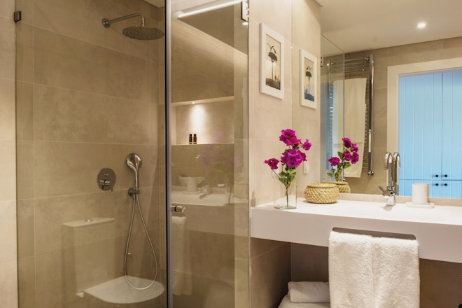 Junior Suite - Bathroom