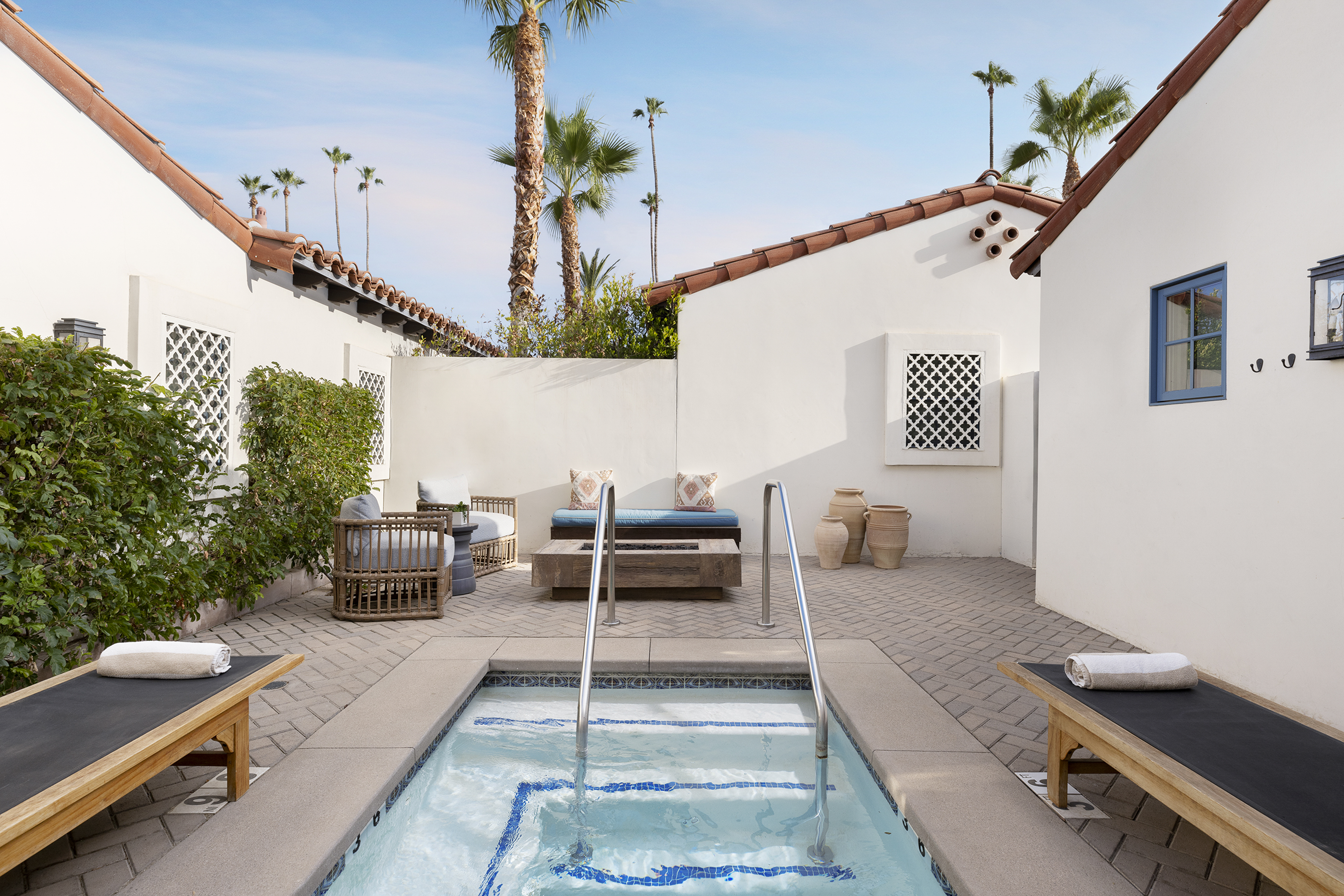 Spa Villa - Back Patio with Pool