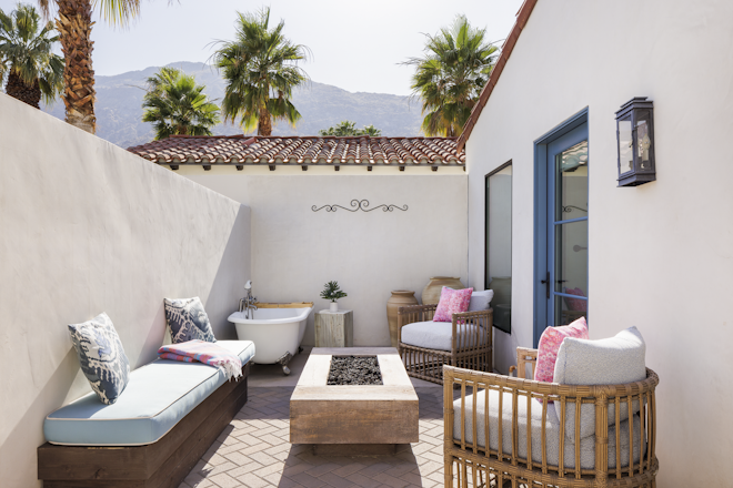 Luxe Villa - Back Patio
