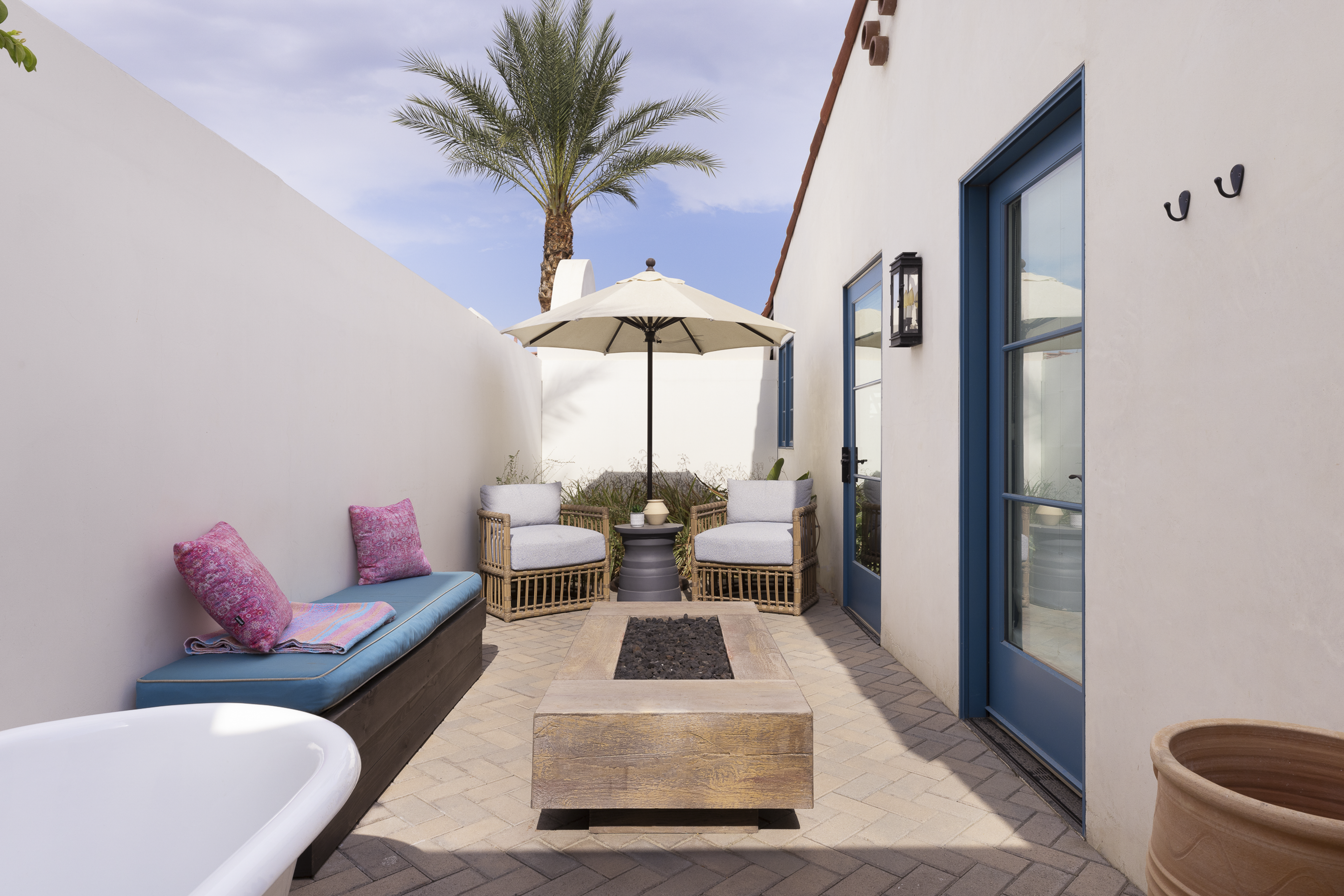 Luxe Villa Accessible - Back Patio