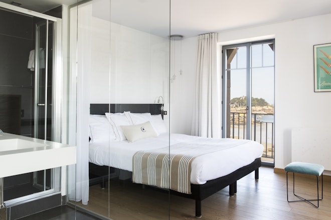 Deluxe - Bedroom