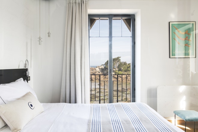 Deluxe - Bedroom