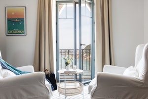 Deluxe - Living Area