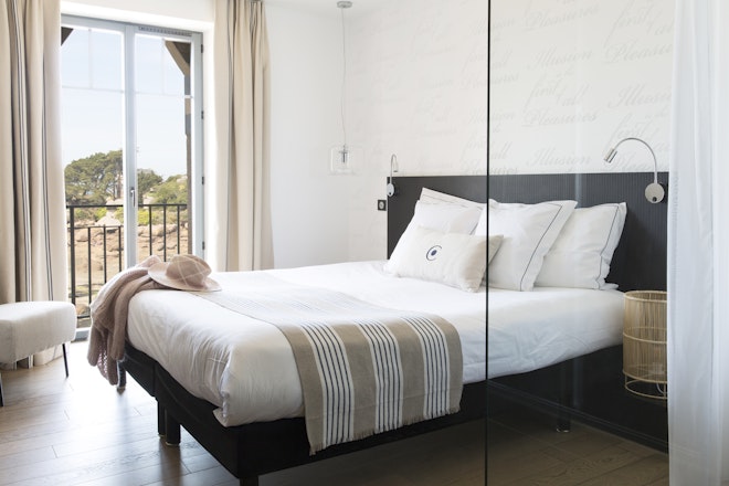 Premium with Balcony Sea View - Bedroom