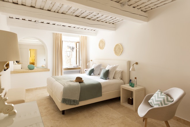 Deluxe Room - Bedroom