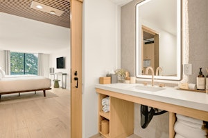 Premium Queen Queen/ADA - Bathroom