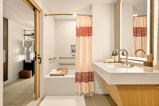 Premium King/ADA - Bathroom