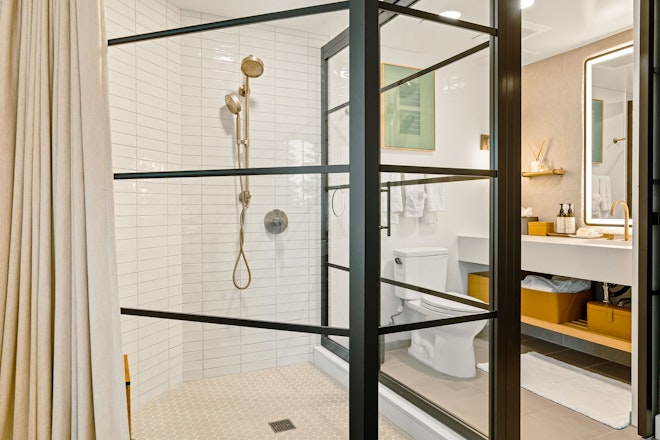 Premium King Balcony - Bathroom