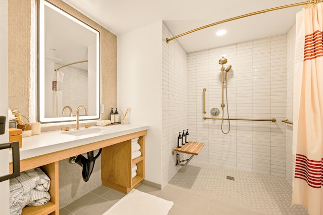Premium Queen Queen/ADA - Walk-in Shower