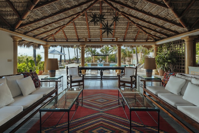 Open-air lounge